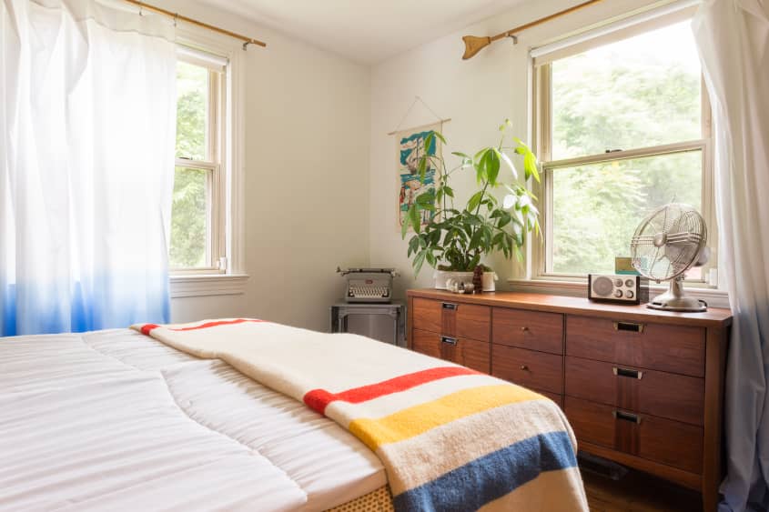 House Tour A Quirky MCM Modern Nashville Home Apartment Therapy